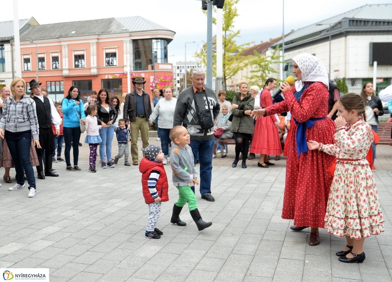 A Szabolcs Néptáncegyüttes fellépése a Tirpák Fesztiválon