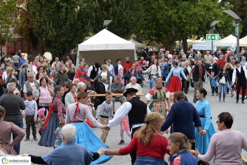 A Szabolcs Néptáncegyüttes fellépése a Tirpák Fesztiválon