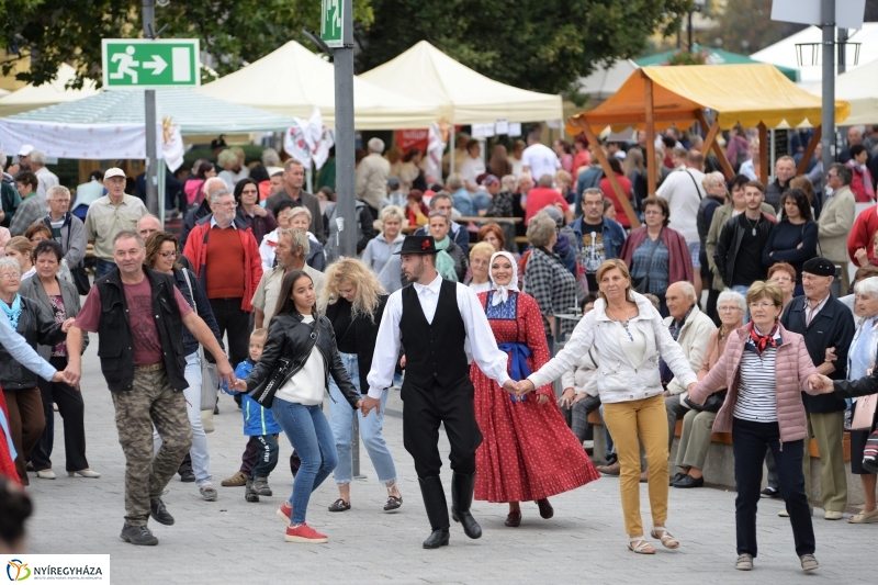 A Szabolcs Néptáncegyüttes fellépése a Tirpák Fesztiválon