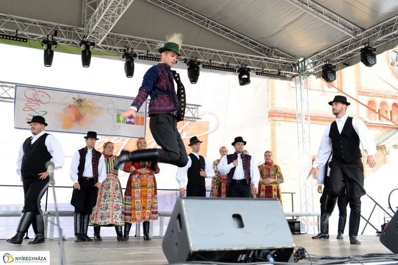 A Szabolcs Néptáncegyüttes fellépése a Tirpák Fesztiválon