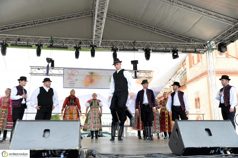 A Szabolcs Néptáncegyüttes fellépése a Tirpák Fesztiválon