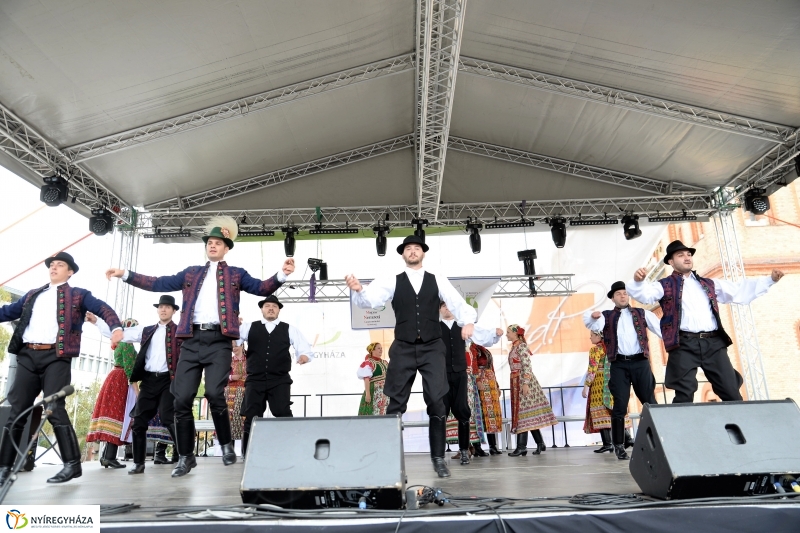 A Szabolcs Néptáncegyüttes fellépése a Tirpák Fesztiválon