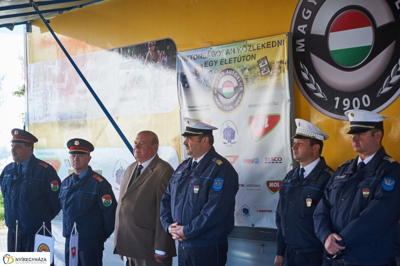 Biztonságosan közlekedni