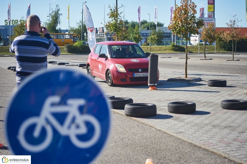 Biztonságosan közlekedni