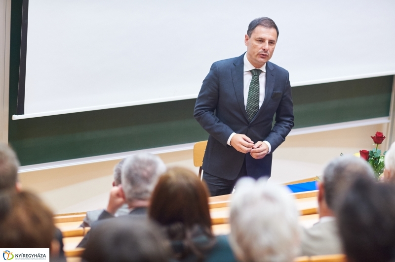 Botanikus konferencia az egyetemen - fotó Szarka Lajos