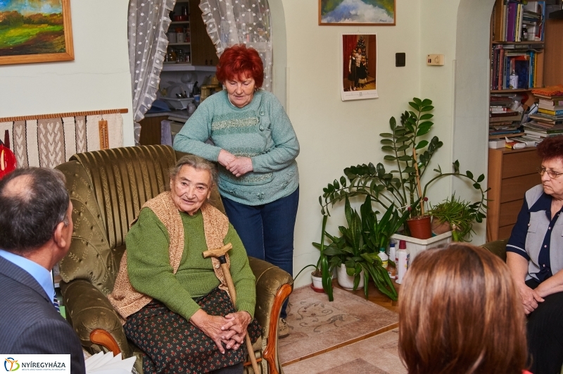 Szépkorú köszöntése Hegyi Miklósné - fotó Szarka Lajos