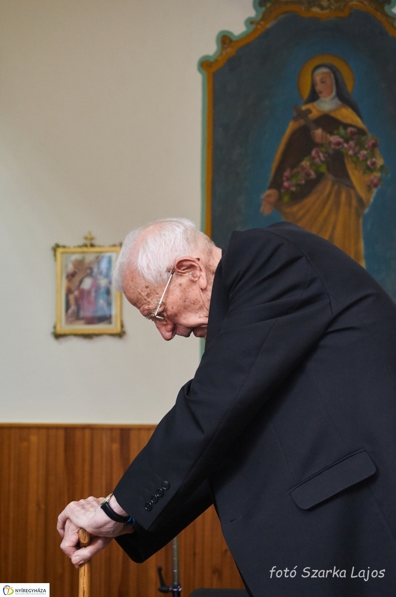 Szépkorú köszöntése Dr Katona István