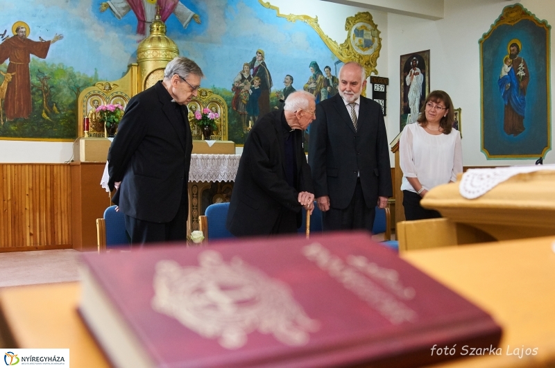 Szépkorú köszöntése Dr Katona István