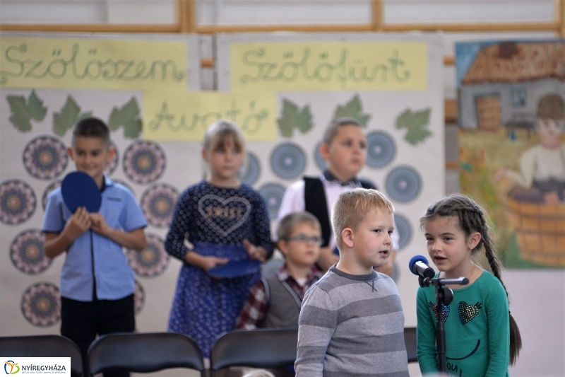 Szőlőszemeket, Szőlőfürtöket avattak 2018 - fotó Trifonov Éva