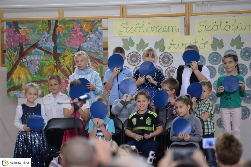 Szőlőszemeket, Szőlőfürtöket avattak 2018 - fotó Trifonov Éva