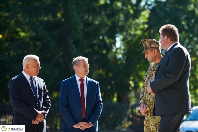 Emlékezés a Hősök temetőjében - fotó Szarka Lajos