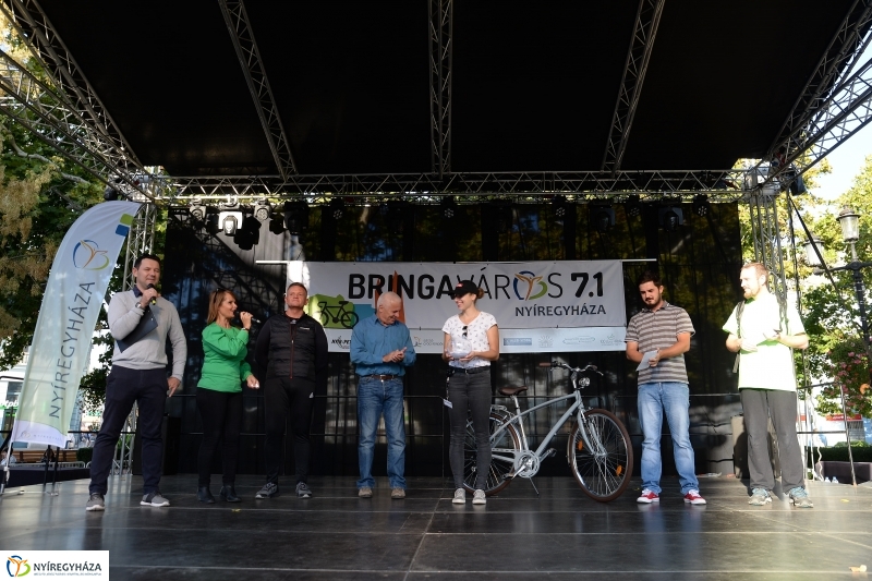 Bringaváros 7.1 Tombolasorsolás, eredményhirdetés-fotó Trifonov Éva