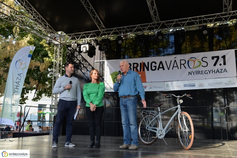 Bringaváros 7.1 Tombolasorsolás, eredményhirdetés-fotó Trifonov Éva