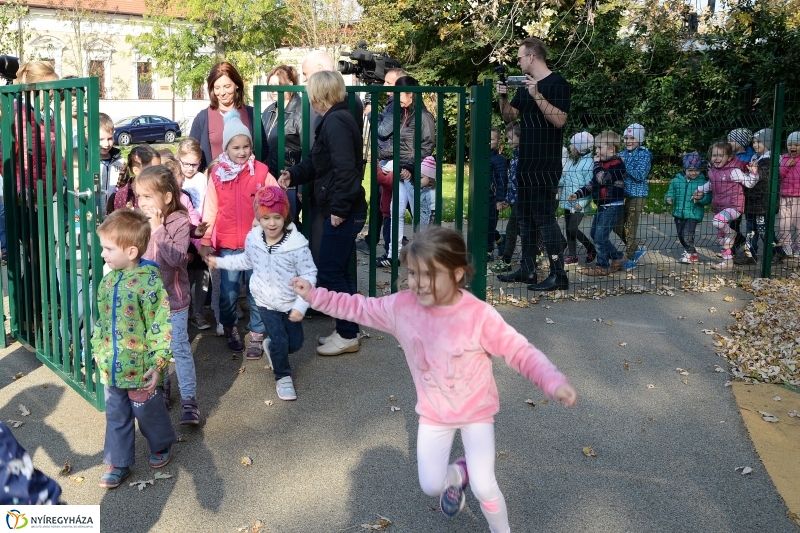 Bessenyei-Benczúr tér átadás - fotó Trifonov Éva