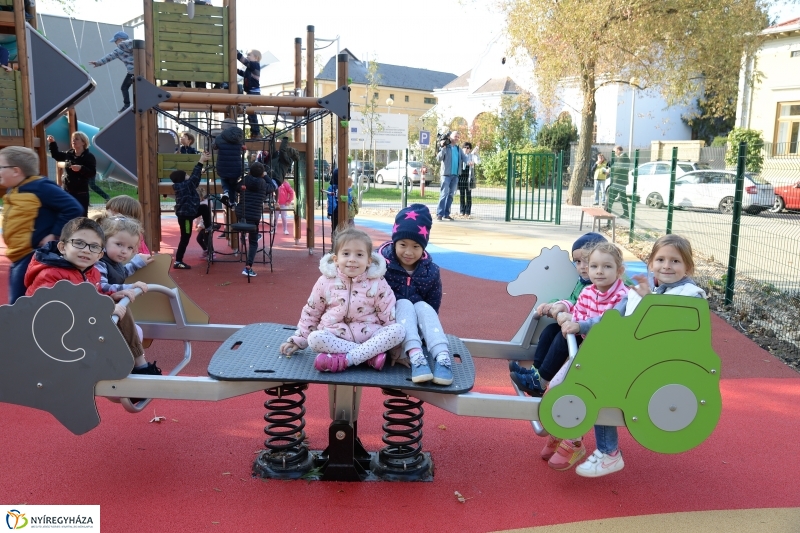 Bessenyei-Benczúr tér átadás - fotó Trifonov Éva