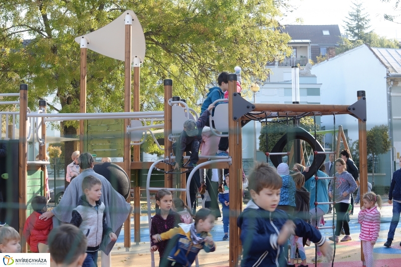 Bessenyei-Benczúr tér átadás - fotó Trifonov Éva