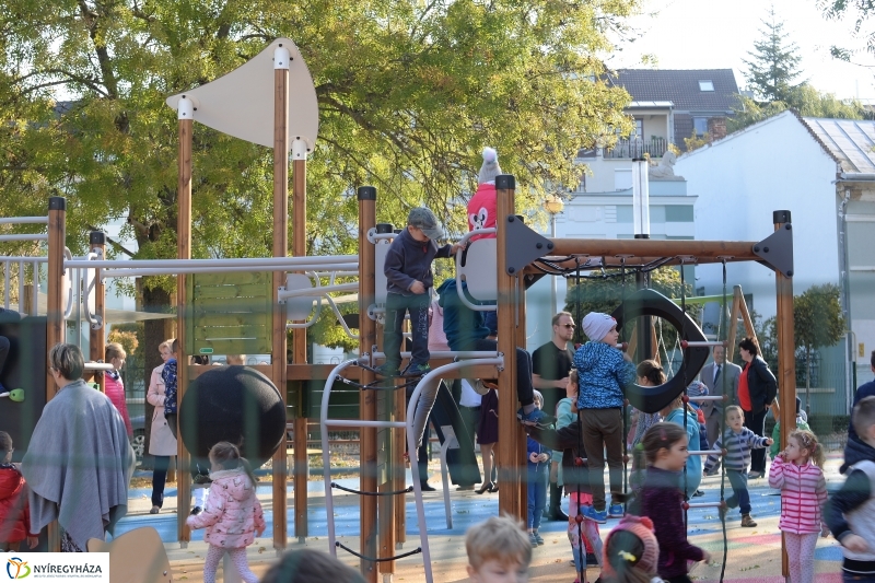 Bessenyei-Benczúr tér átadás - fotó Trifonov Éva