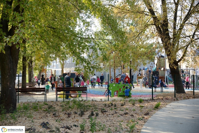 Bessenyei-Benczúr tér átadás - fotó Trifonov Éva