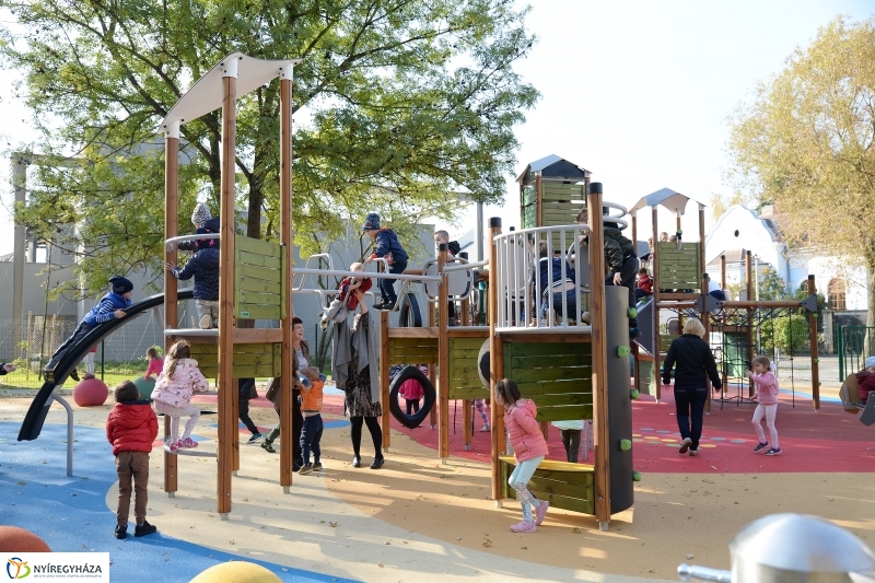 Bessenyei-Benczúr tér átadás - fotó Trifonov Éva