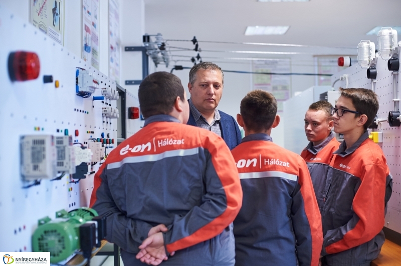 Eon tanműhely átadó - fotó Szarka Lajos