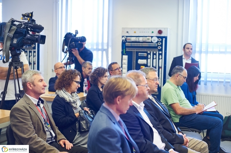 Eon tanműhely átadó - fotó Szarka Lajos