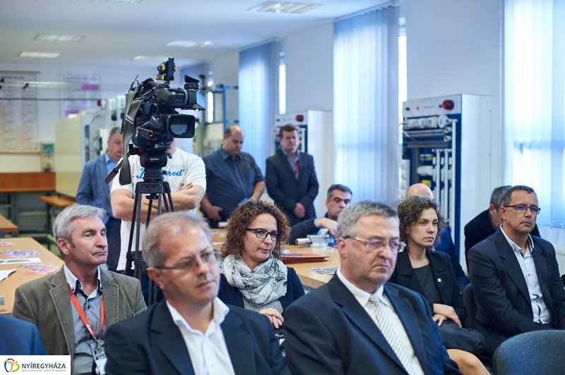 Eon tanműhely átadó - fotó Szarka Lajos