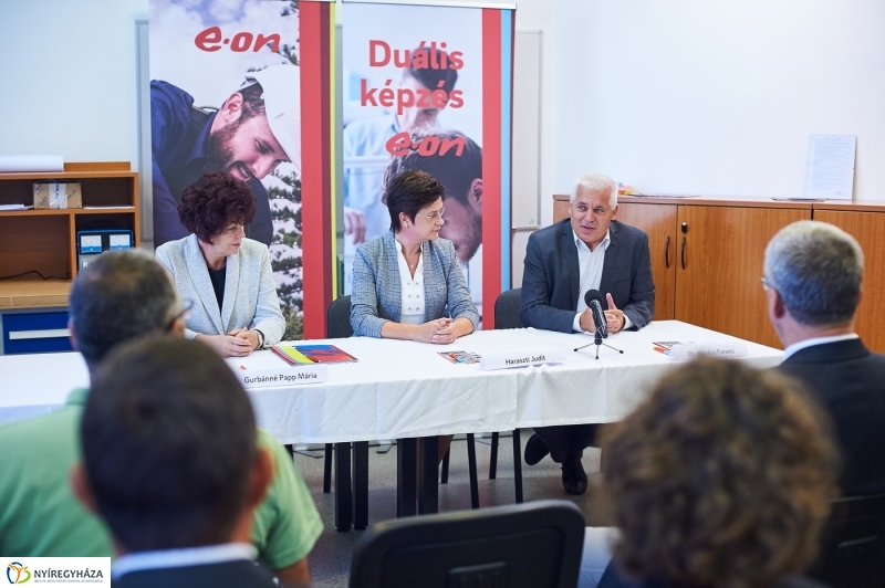 Eon tanműhely átadó - fotó Szarka Lajos