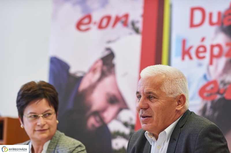 Eon tanműhely átadó - fotó Szarka Lajos