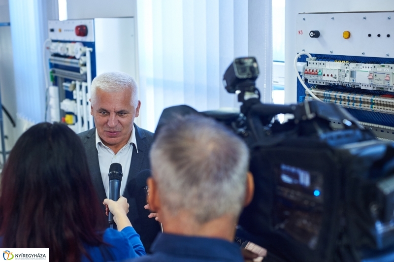 Eon tanműhely átadó - fotó Szarka Lajos