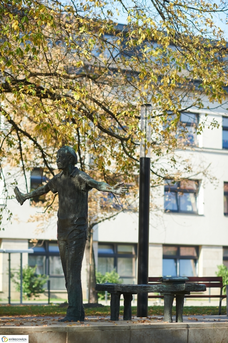 Híregyháza a Bessenyei téren - fotó Szarka Lajos