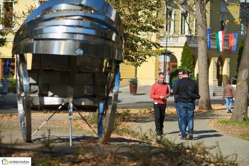 Híregyháza a Bessenyei téren - fotó Szarka Lajos