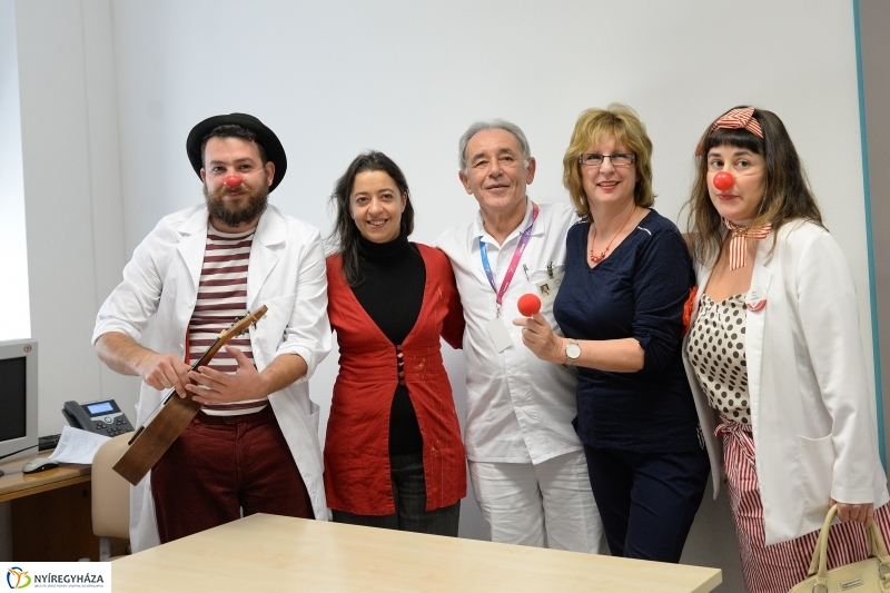 Piros Orr Bohócdoktorok Nyíregyházán - fotó Trifonov Éva