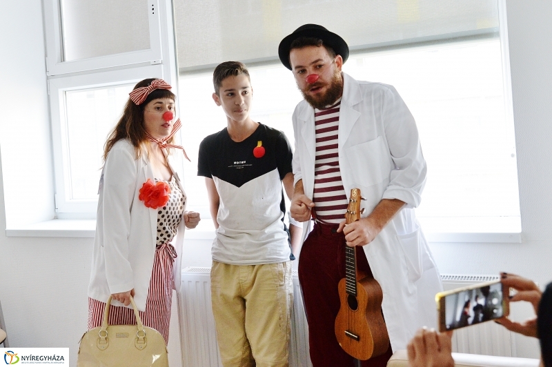 Piros Orr Bohócdoktorok Nyíregyházán - fotó Trifonov Éva