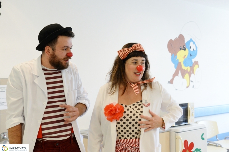 Piros Orr Bohócdoktorok Nyíregyházán - fotó Trifonov Éva
