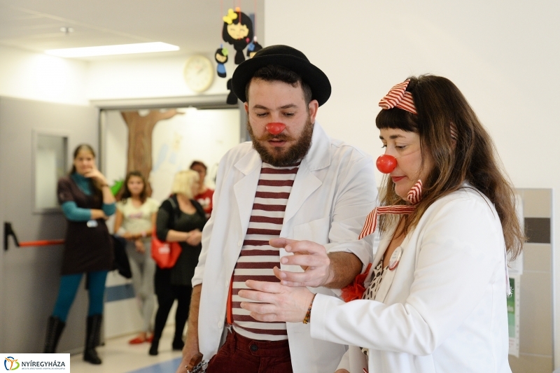 Piros Orr Bohócdoktorok Nyíregyházán - fotó Trifonov Éva