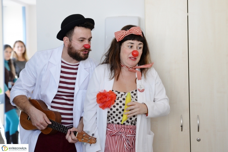 Piros Orr Bohócdoktorok Nyíregyházán - fotó Trifonov Éva