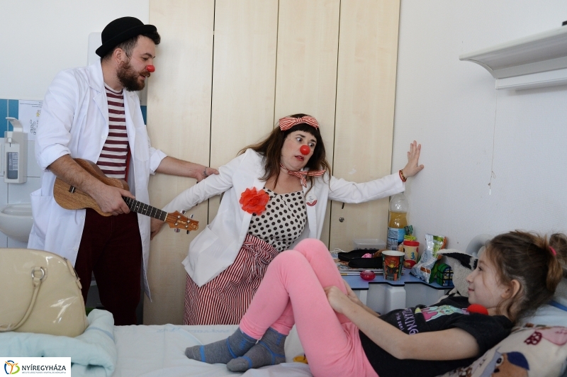 Piros Orr Bohócdoktorok Nyíregyházán - fotó Trifonov Éva