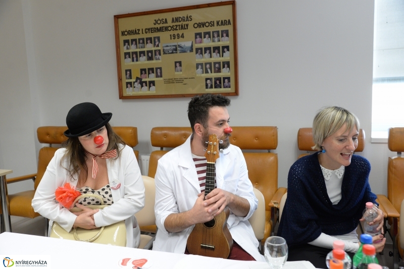 Piros Orr Bohócdoktorok Nyíregyházán - fotó Trifonov Éva