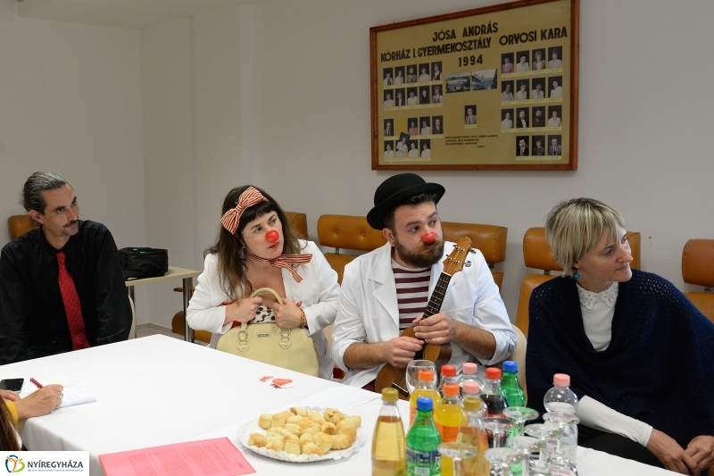 Piros Orr Bohócdoktorok Nyíregyházán - fotó Trifonov Éva