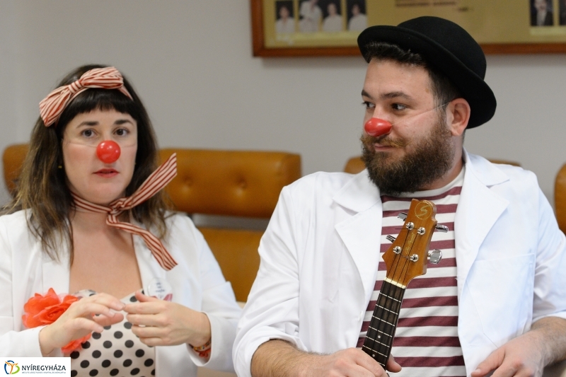 Piros Orr Bohócdoktorok Nyíregyházán - fotó Trifonov Éva