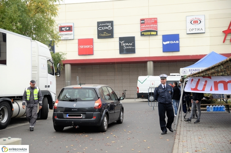 A járművek őszi-téli átállását segítő akció-fotó Trifonov Éva