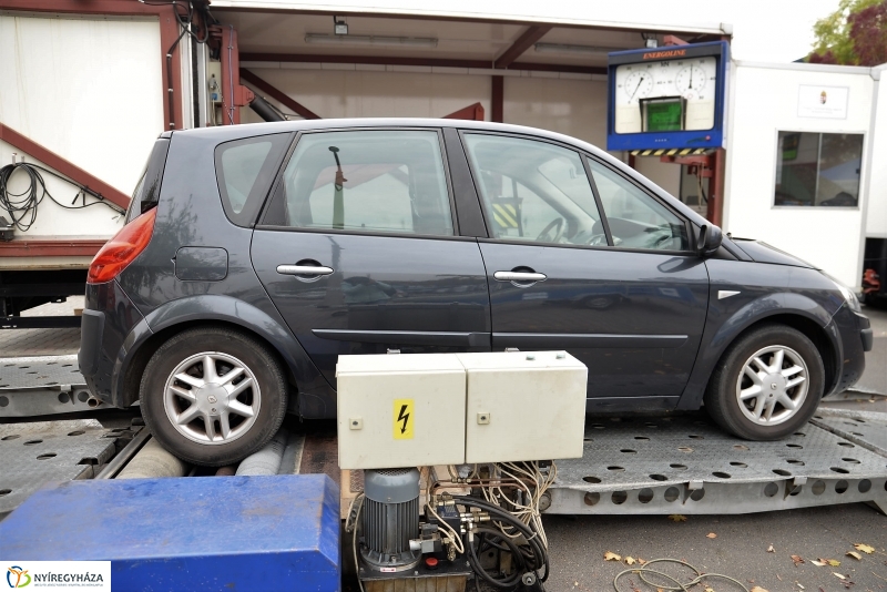 A járművek őszi-téli átállását segítő akció-fotó Trifonov Éva