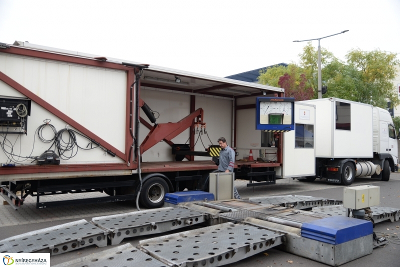 A járművek őszi-téli átállását segítő akció-fotó Trifonov Éva