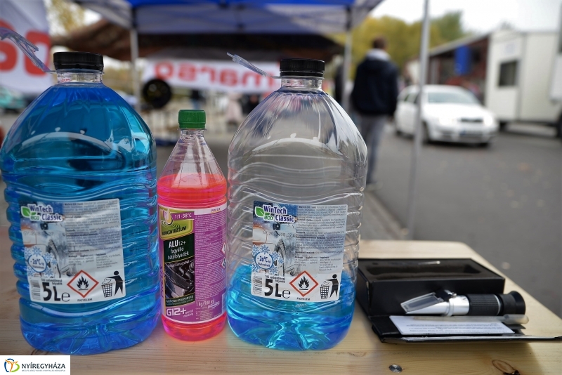 A járművek őszi-téli átállását segítő akció-fotó Trifonov Éva