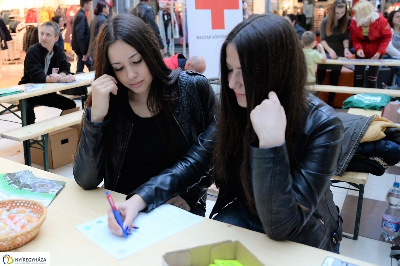 A járművek őszi-téli átállását segítő akció-fotó Trifonov Éva