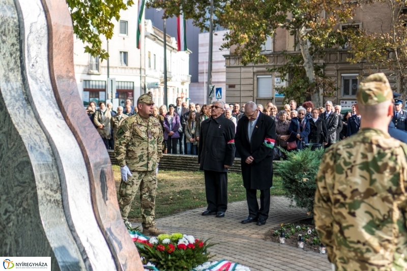 Koszorúzás az 1956-os emlékműnél