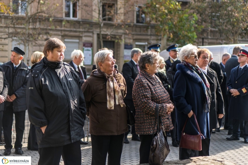 Koszorúzás az 1956-os emlékműnél