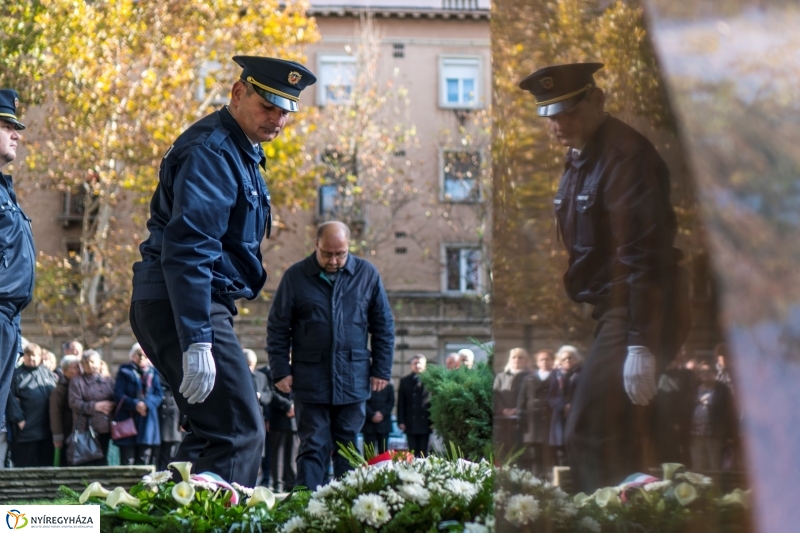 Koszorúzás az 1956-os emlékműnél