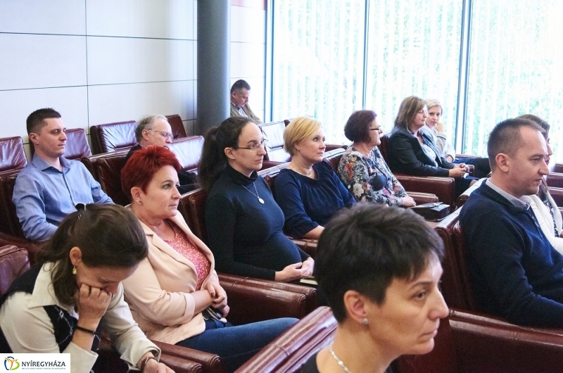 Közgazdászok az egyetemen - fotó Szarka Lajos