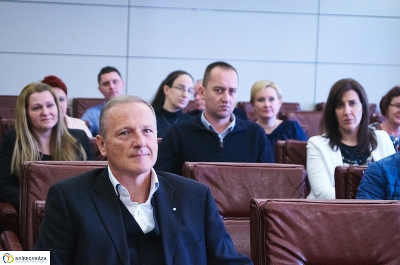 Közgazdászok az egyetemen - fotó Szarka Lajos